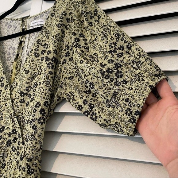 NEW Urban Outfitters size medium Ditzy Floral Print Tie Back Puff Sleeve Romper - Picture 6 of 14